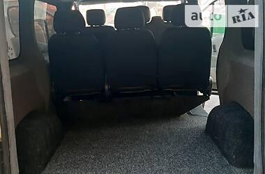 Вантажопасажирський фургон Renault Trafic 2005 в 