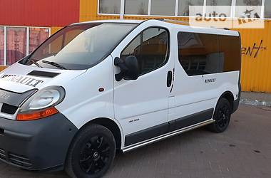 Вантажопасажирський фургон Renault Trafic 2005 в 