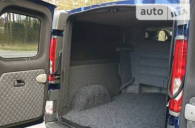 Вантажопасажирський фургон Renault Trafic 2010 в 