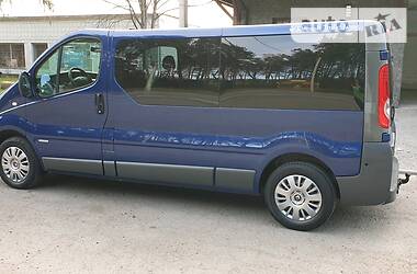 Вантажопасажирський фургон Renault Trafic 2010 в 