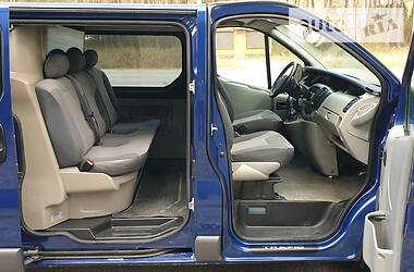 Вантажопасажирський фургон Renault Trafic 2010 в 