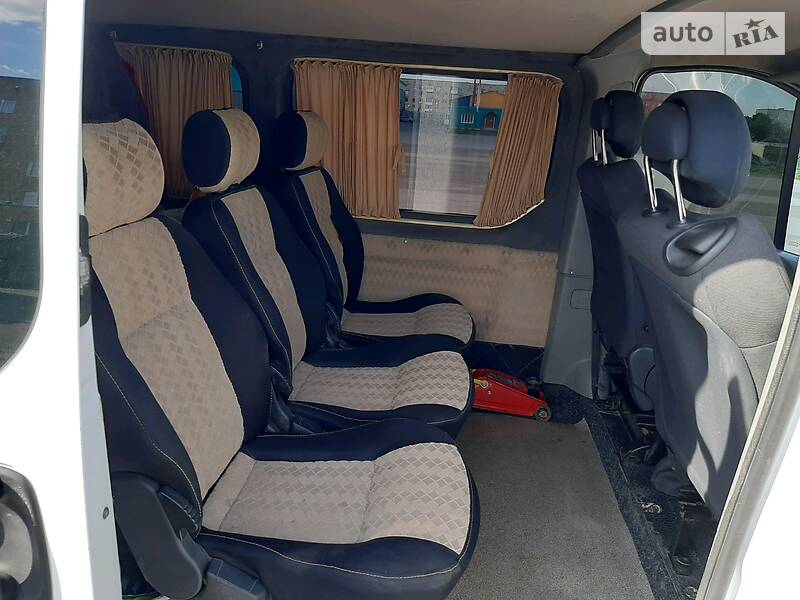 Вантажопасажирський фургон Renault Trafic 2002 в Тульчині