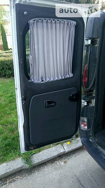 Вантажопасажирський фургон Renault Trafic 2005 в Хмельницькому