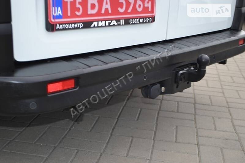 Вантажопасажирський фургон Renault Trafic 2016 в Хмельницькому