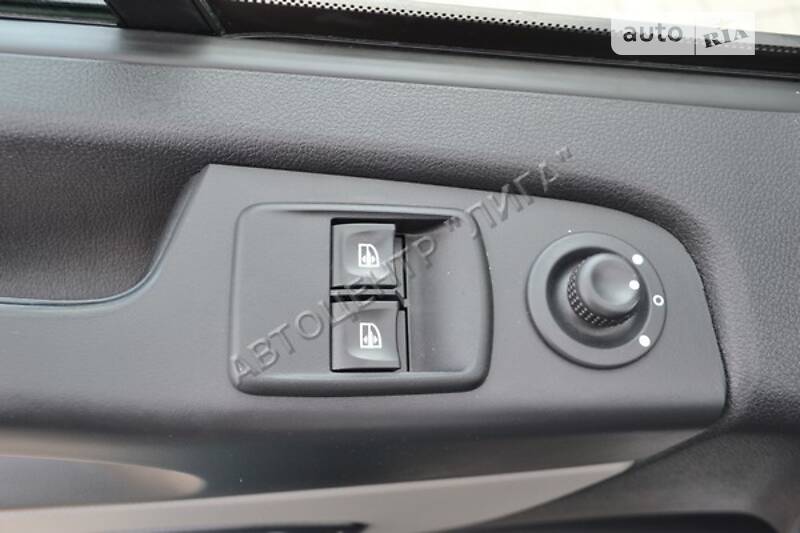 Вантажопасажирський фургон Renault Trafic 2016 в Хмельницькому