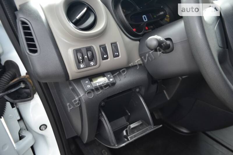 Вантажопасажирський фургон Renault Trafic 2016 в Хмельницькому