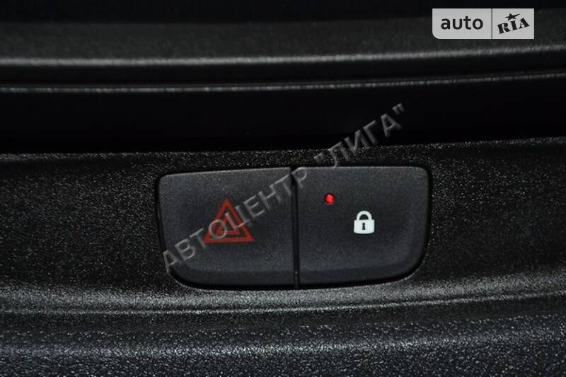 Вантажопасажирський фургон Renault Trafic 2016 в Хмельницькому
