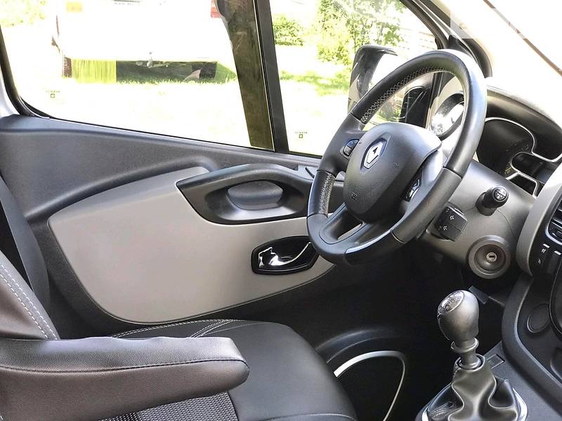 Вантажопасажирський фургон Renault Trafic 2015 в Луцьку