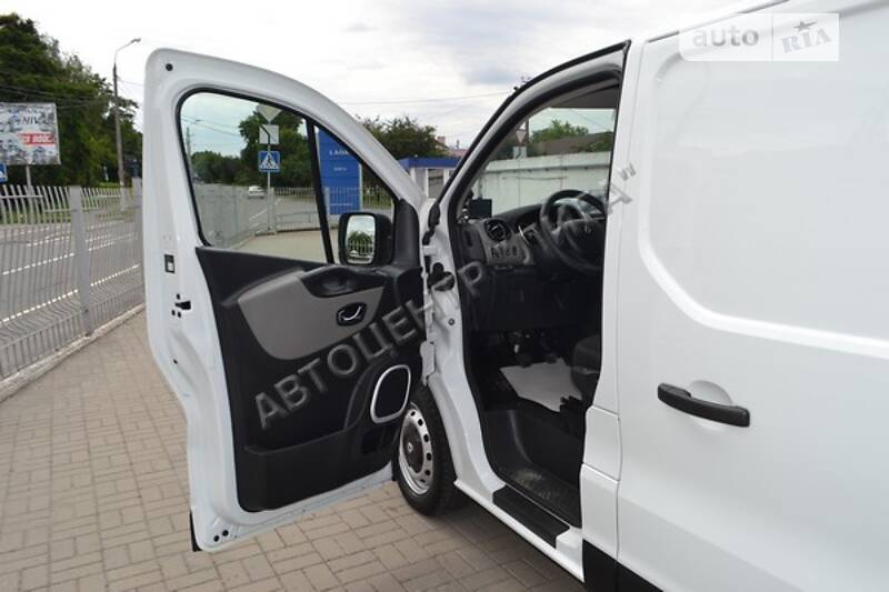 Вантажопасажирський фургон Renault Trafic 2015 в Хмельницькому