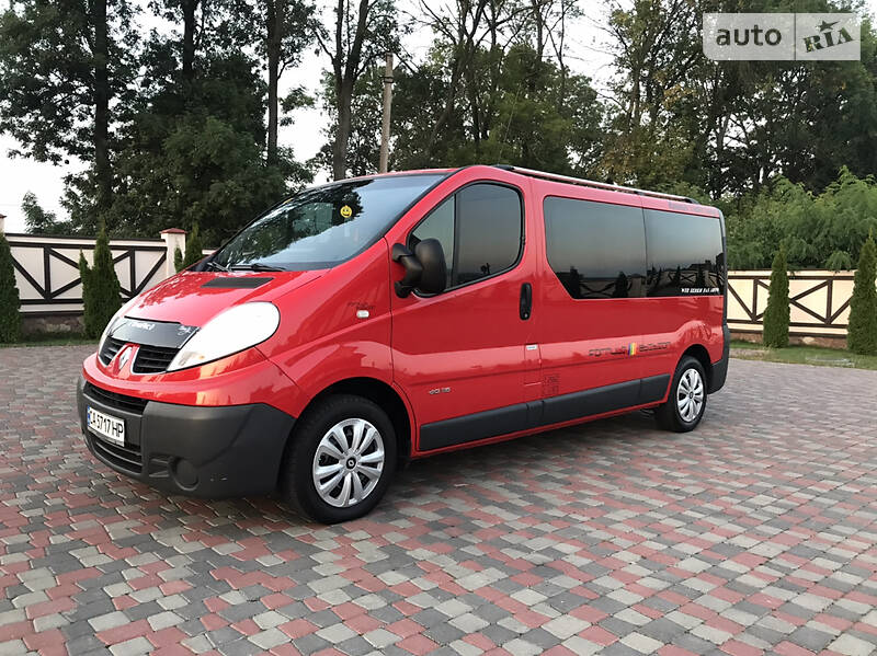 Вантажопасажирський фургон Renault Trafic 2007 в Чернівцях фото Вантажопасажирський фургон Renault Trafic 2007 в Чернівцях