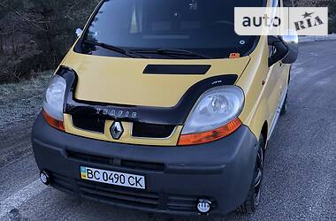 Грузопассажирский фургон Renault Trafic 2003 в Новояворовске