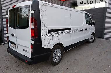 Вантажний фургон Renault Trafic 2017 в Чернівцях