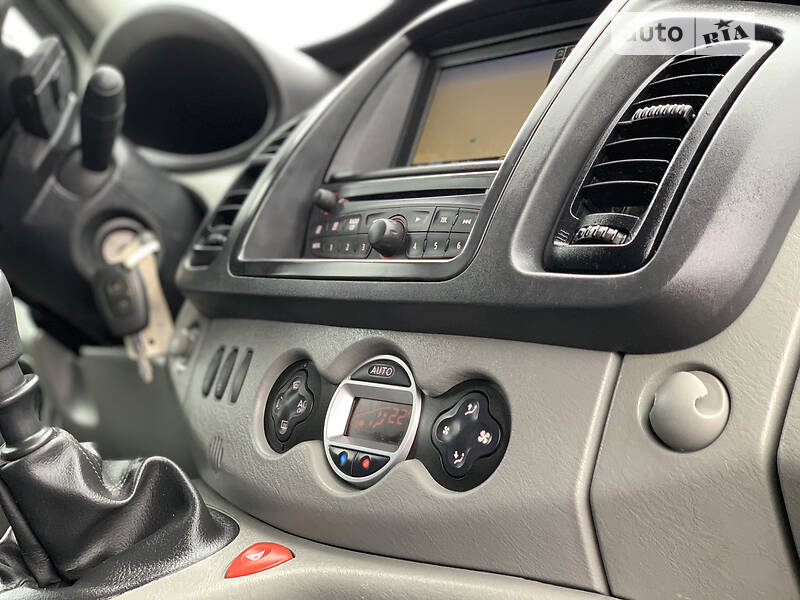 Вантажний фургон Renault Trafic 2013 в Рівному