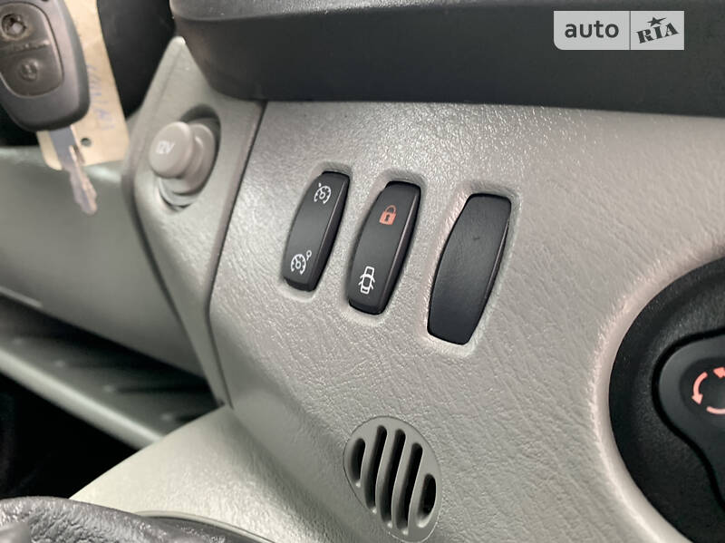 Вантажний фургон Renault Trafic 2013 в Рівному