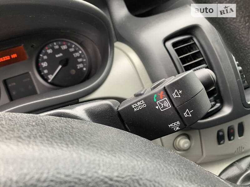 Вантажний фургон Renault Trafic 2013 в Рівному