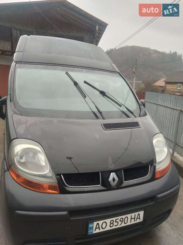 Минивэн Renault Trafic 2006 в Межгорье