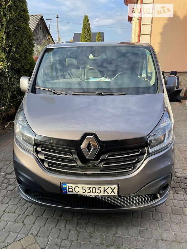 Минивэн Renault Trafic 2017 в 