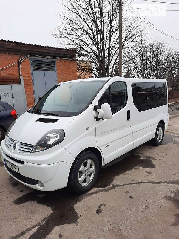 Минивэн Renault Trafic 2011 в 