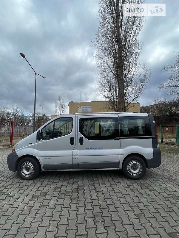 Микроавтобус Renault Trafic 2004 в Запорожье