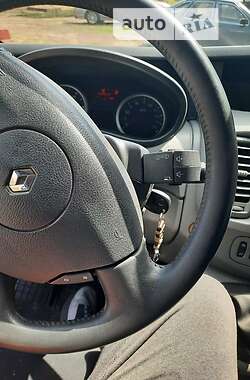 Минивэн Renault Trafic 2011 в 