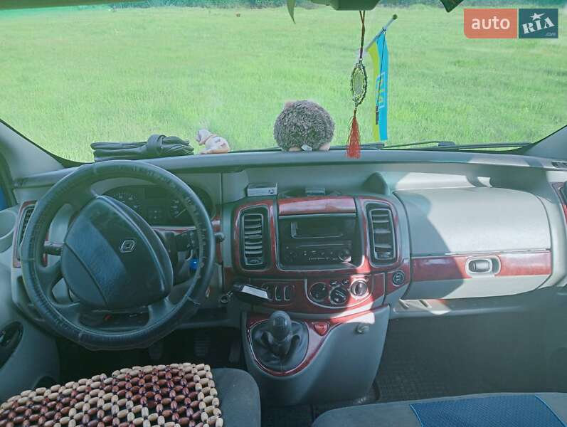 Мінівен Renault Trafic 2005 в Старому Самборі