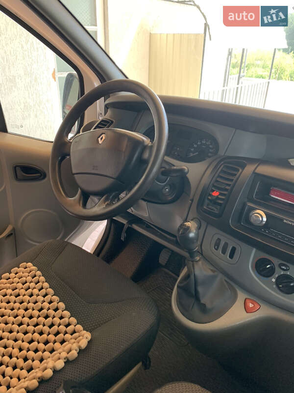Минивэн Renault Trafic 2006 в Шумске
