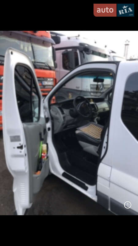 Мінівен Renault Trafic 2004 в Радивиліві