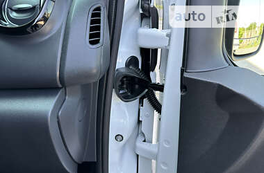 Минивэн Renault Trafic 2021 в 
