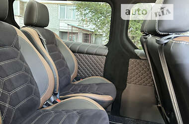 Минивэн Renault Trafic 2021 в 