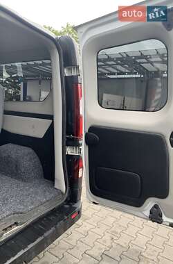 Мінівен Renault Trafic 2015 в 