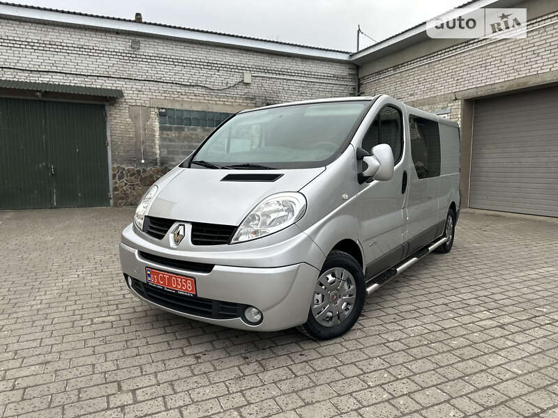 Вантажопасажирський фургон Renault Trafic 2012 в Бродах