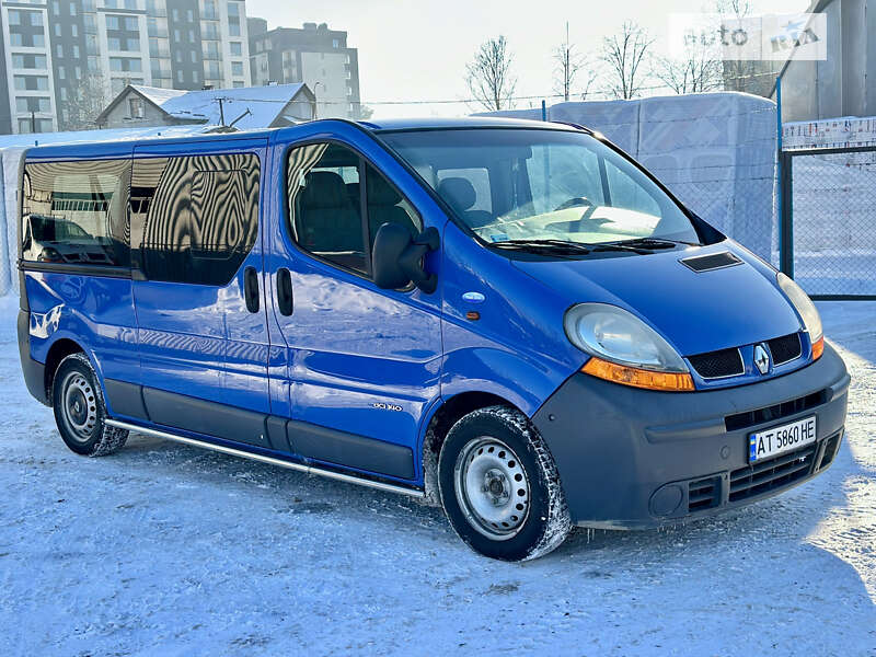 Мінівен Renault Trafic 2004 в 