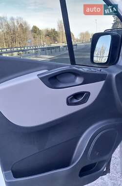 Минивэн Renault Trafic 2017 в 