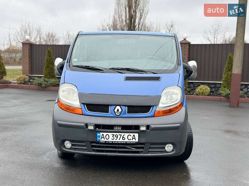 Мінівен Renault Trafic 2005 в Благовіщенську