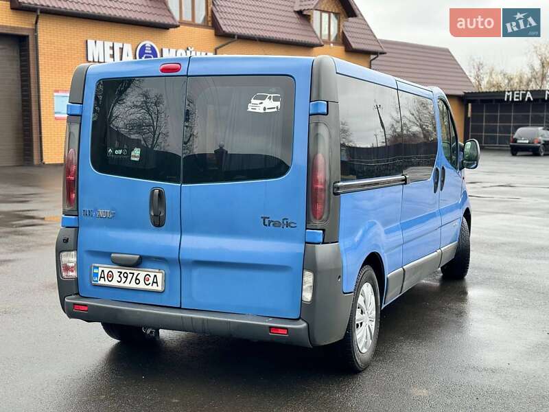 Мінівен Renault Trafic 2005 в Благовіщенську
