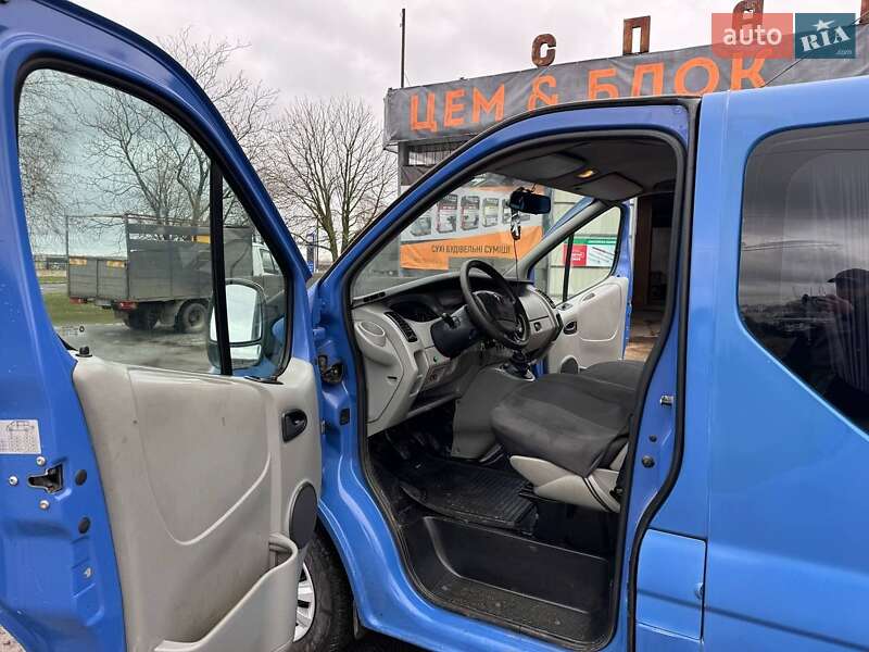 Мінівен Renault Trafic 2005 в Благовіщенську