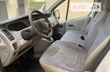 Грузовой фургон Renault Trafic 2005 в Львове