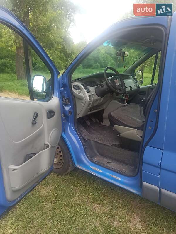 Минивэн Renault Trafic 2004 в Кропивницком