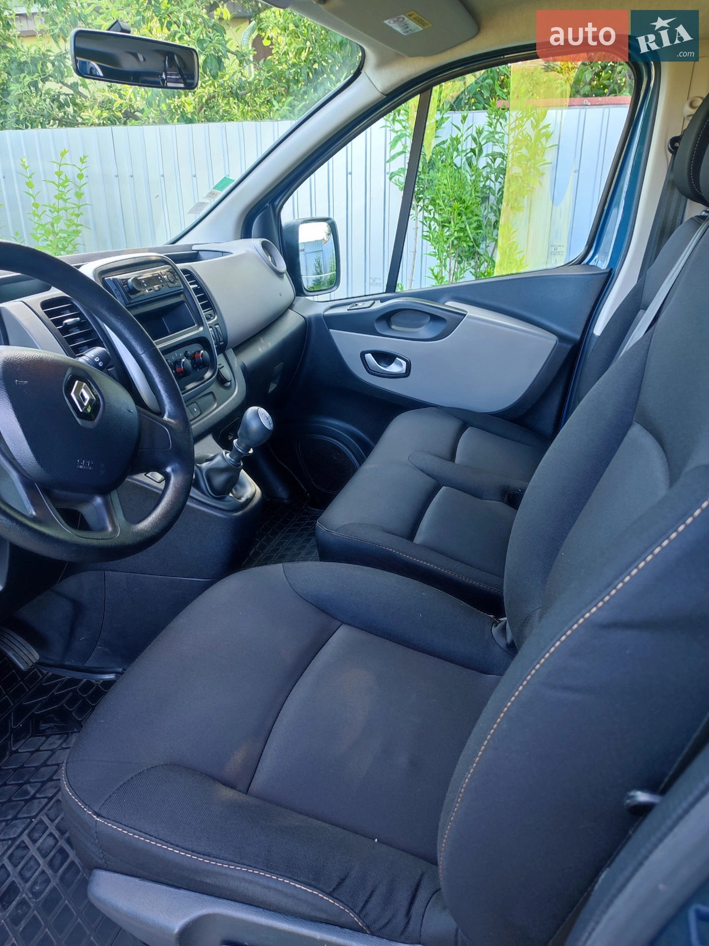 2015 Renault Trafic - мініатюра 2
