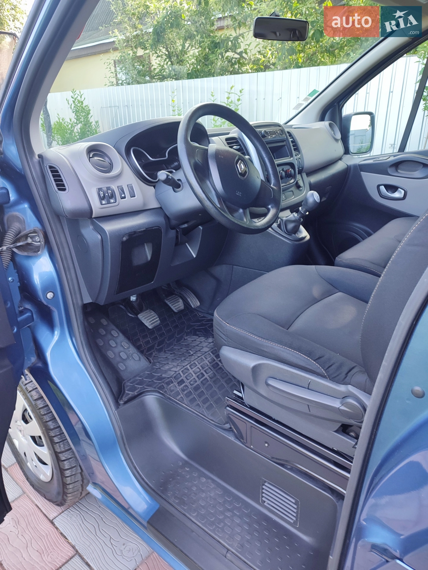 2015 Renault Trafic - мініатюра 3