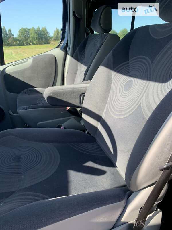 Минивэн Renault Trafic 2011 в Олевске