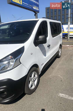 Минивэн Renault Trafic 2015 в 