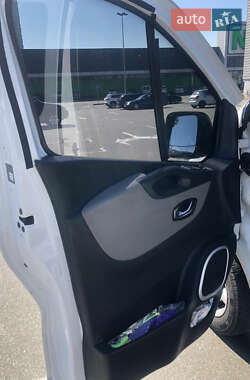 Минивэн Renault Trafic 2015 в 