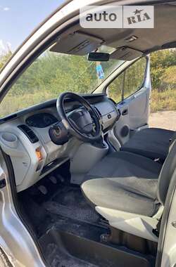 Грузовой фургон Renault Trafic 2005 в Львове