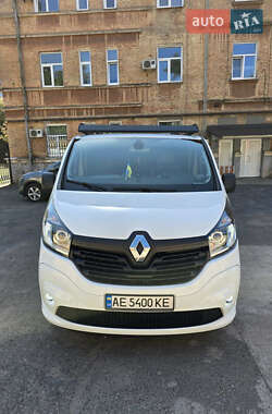 Минивэн Renault Trafic 2015 в 