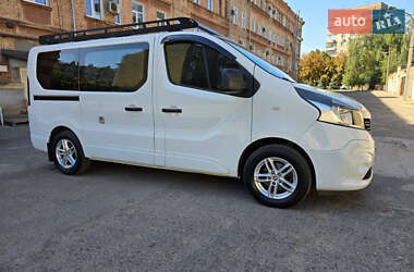 Минивэн Renault Trafic 2015 в 