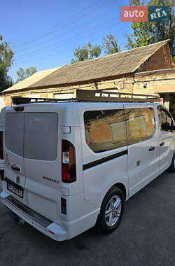 Минивэн Renault Trafic 2015 в 