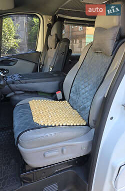 Минивэн Renault Trafic 2015 в 