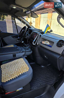 Минивэн Renault Trafic 2015 в 