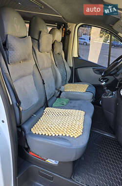 Минивэн Renault Trafic 2015 в 